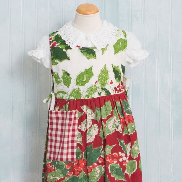 April Cornell KIDS Apron Jolly Holly Patchwork - Picture 2 of 3